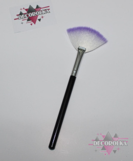 Brush to remove excess glitter