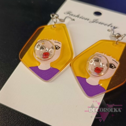 Kolczyki dziewczynka z gumą balonową żółty